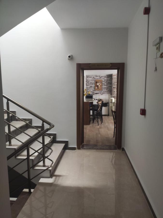 Apart Otel Hadrian And *